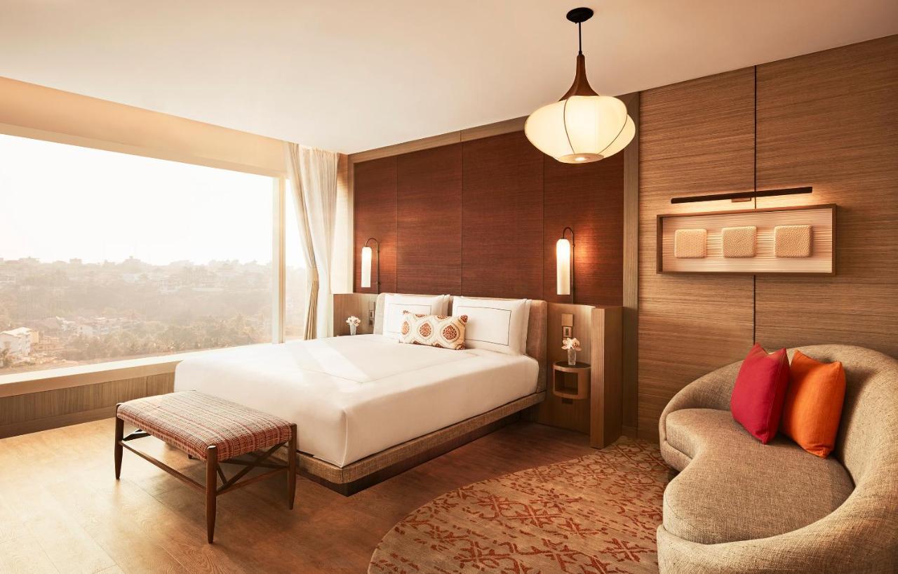 Taj Cidade De Goa Horizon, Goa Panaji Esterno foto A bedroom at the Taj Mahal Palace
